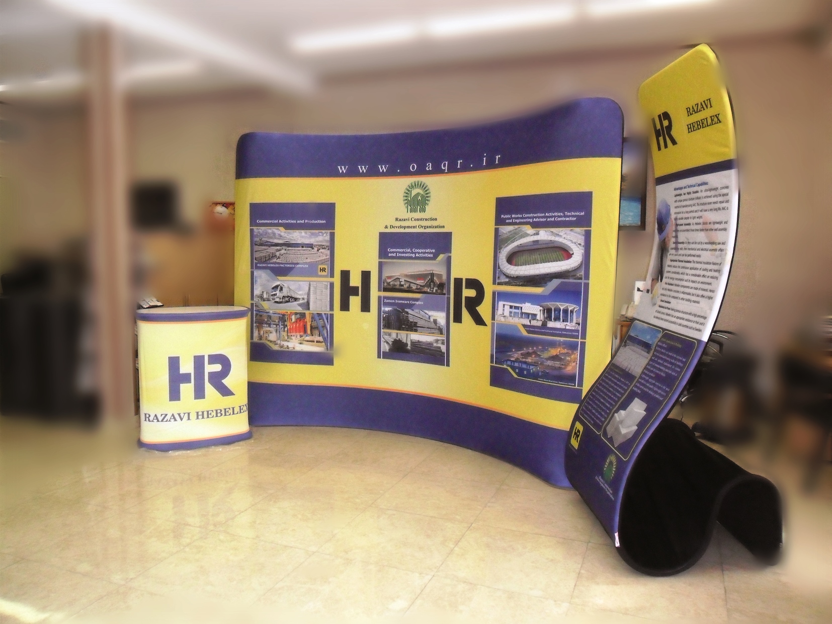 استند پارچه ای کبری یا استند مانیتور